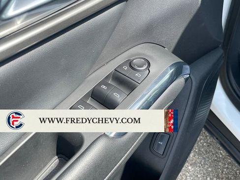 Used 2025 Chevrolet Traverse LT FWD image 11
