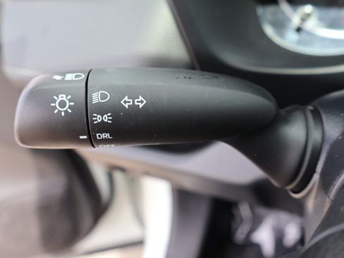 Used 2022 Toyota RAV4 LE w/ Carpet Mat Package (TMS) AWD/4WD image 33