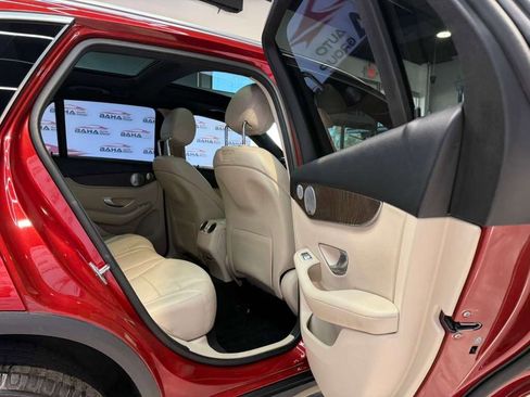 Used 2018 Mercedes-Benz GLC 300 4MATIC w/ Multimedia Package image 47