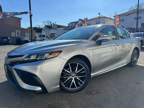 Used 2024 Toyota Camry SE FWD image 2