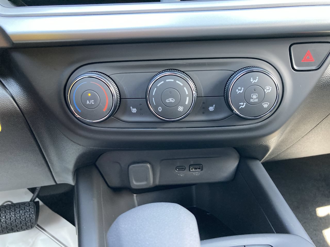 New 2026 Chevrolet Trax RS w/ Sunroof Package FWD image 33