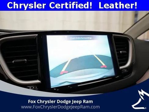 Certified 2024 Chrysler Pacifica Touring-L image 20