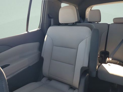 Used 2025 Chevrolet Traverse LT image 12