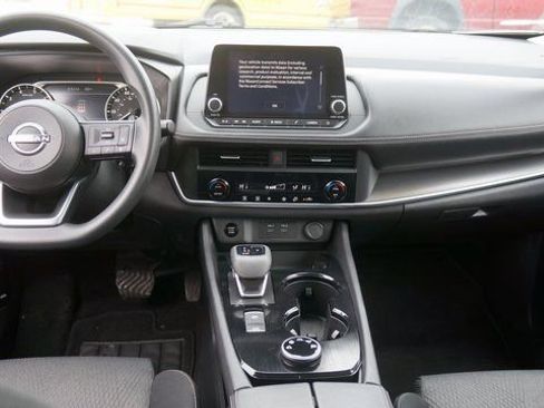 Used 2024 Nissan Rogue SV image 12