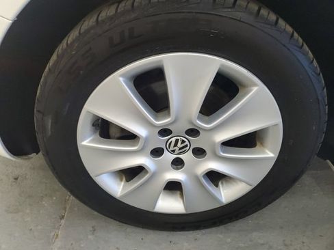 Used 2009 Volkswagen Beetle S FWD image 34