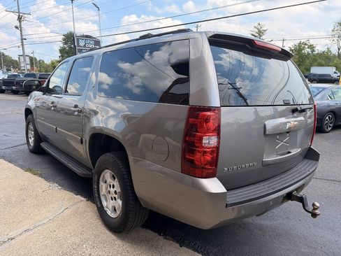 Used 2009 Chevrolet Suburban LT w/ Convenience Package 1 AWD/4WD image 5