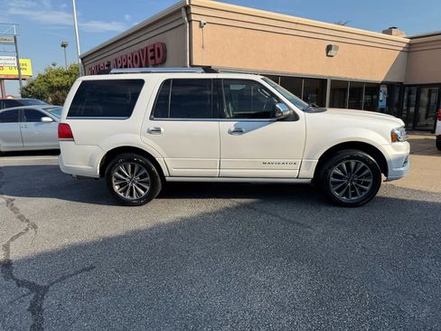 Used 2016 Lincoln Navigator Select image 4