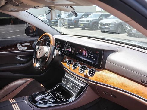 Used 2017 Mercedes-Benz E 300 image 21