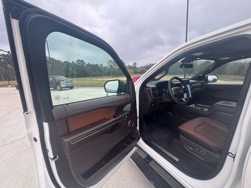 Used 2024 Ford Expedition King Ranch image 11