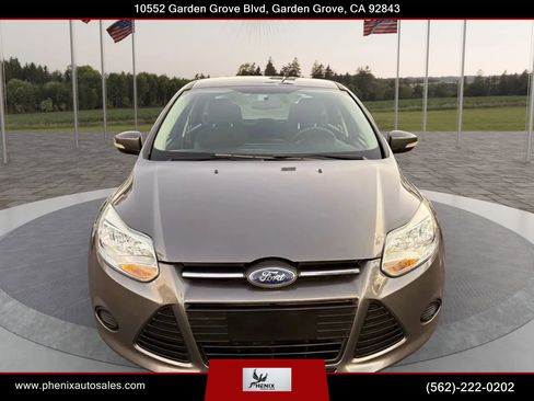 Used 2014 Ford Focus SE image 2