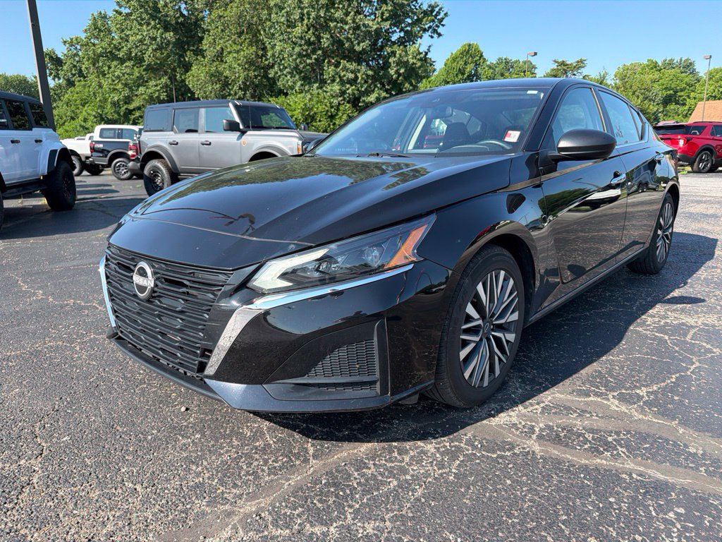 Used 2025 Nissan Altima 2.5 SV FWD image 2