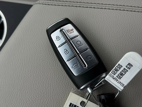 Used 2023 Genesis G70 2.0T image 34