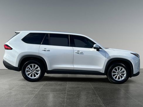 Used 2024 Toyota Grand Highlander AWD image 8