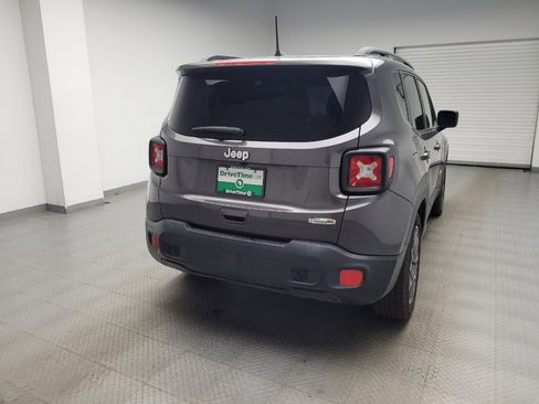 Used 2018 Jeep Renegade Latitude FWD image 7