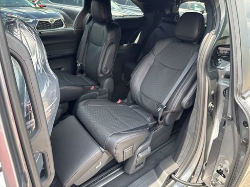 New 2026 Toyota Sienna Platinum AWD/4WD image 34