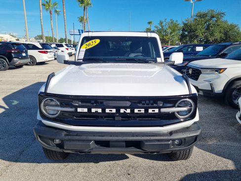 Used 2025 Ford Bronco Outer Banks AWD/4WD image 2