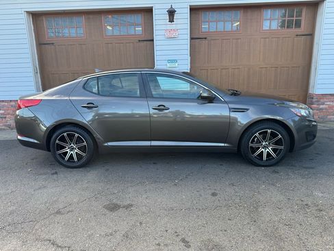 Used 2011 Kia Optima LX image 2