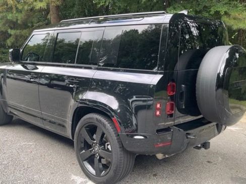 Certified 2025 Land Rover Defender 110 X-Dynamic SE AWD/4WD image 7