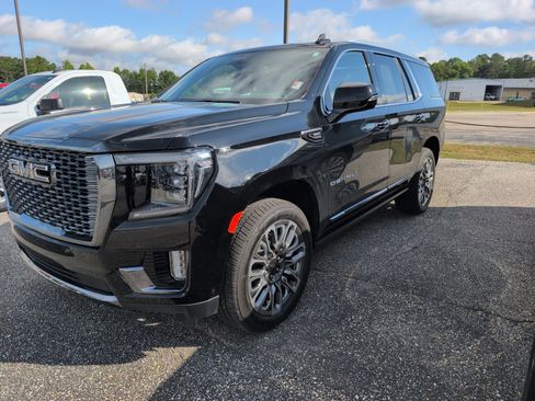Used 2024 GMC Yukon Denali Ultimate AWD/4WD image 2