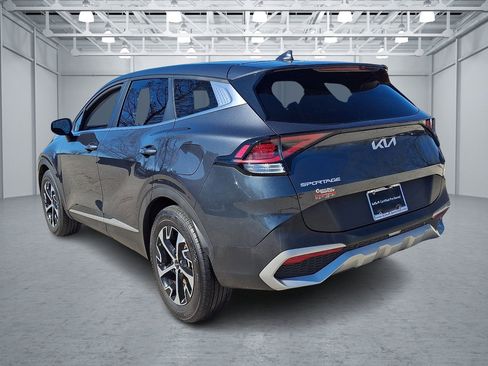 Used 2023 Kia Sportage EX image 3