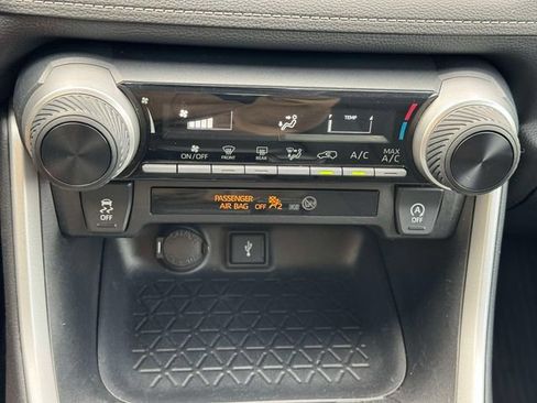 Used 2020 Toyota RAV4 LE w/ All Weather Liner Package AWD/4WD image 33