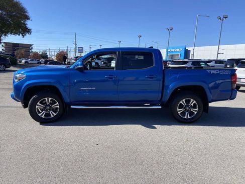 Used 2018 Toyota Tacoma SR image 21