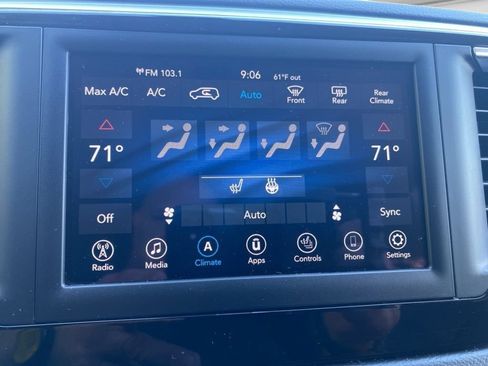Used 2020 Chrysler Pacifica Touring-L FWD image 41
