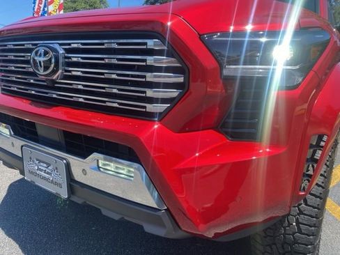 Used 2025 Toyota Tacoma Limited AWD/4WD image 9