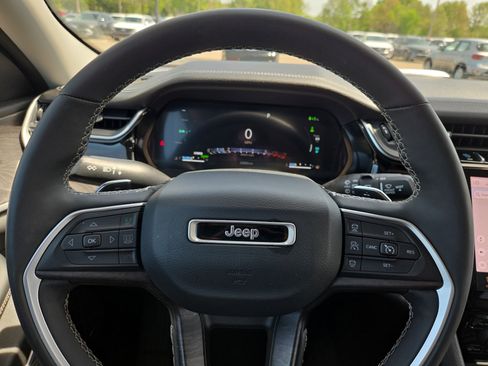 Used 2023 Jeep Grand Cherokee 4WD 4xe image 10