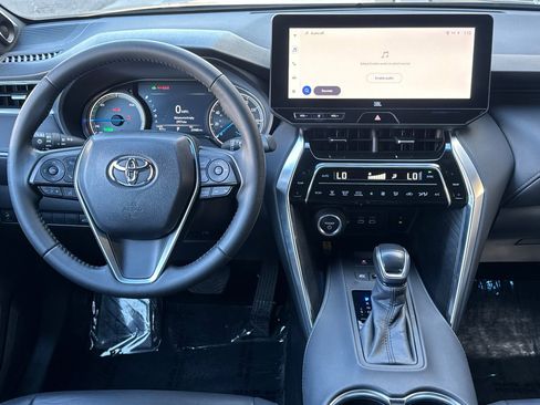 Used 2023 Toyota Venza XLE image 20