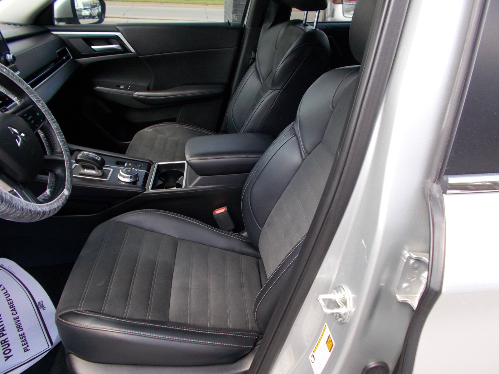 Used 2024 Mitsubishi Outlander SE FWD image 13