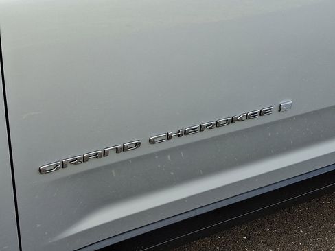 Used 2021 Jeep Grand Cherokee L Limited image 34