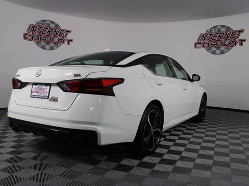 Used 2024 Nissan Altima 2.5 SR FWD image 7