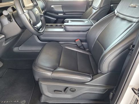 Used 2025 Ford Expedition Max Platinum AWD/4WD image 17