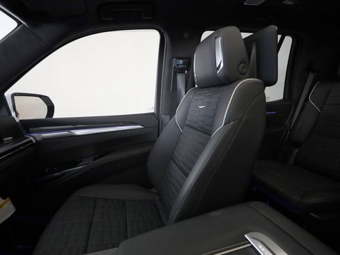 Used 2025 Cadillac Escalade V w/ LPO, ONYX Package image 43