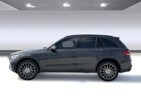 Used 2022 Mercedes-Benz GLC 300 image 2