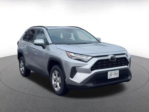Used 2025 Toyota RAV4 XLE image 3