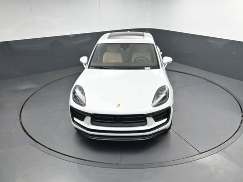 Certified 2025 Porsche Macan image 41