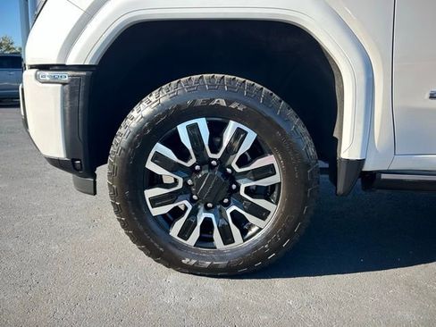 Certified 2025 GMC Sierra 2500 Denali Ultimate w/ Max Trailering Package image 9