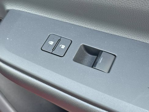 Used 2025 Toyota Prius LE FWD image 22
