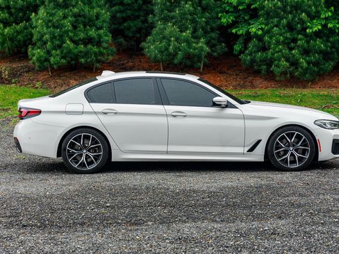 Used 2021 BMW 530i xDrive w/ M Sport Package image 10