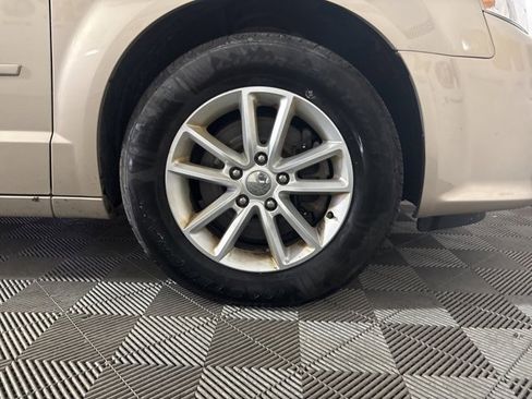 Used 2015 Dodge Grand Caravan SXT w/ UConnect Hands-Free Group image 42