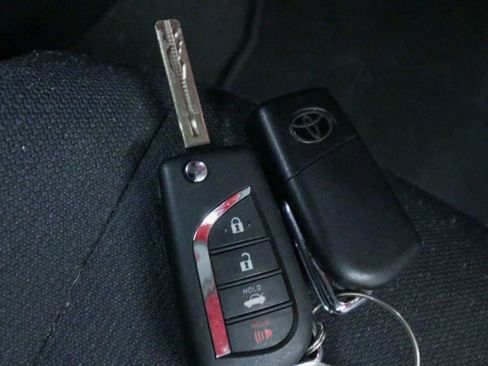 Used 2022 Toyota Corolla LE image 22