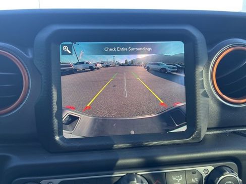 Used 2023 Jeep Gladiator Mojave w/ Cold Weather Group image 21