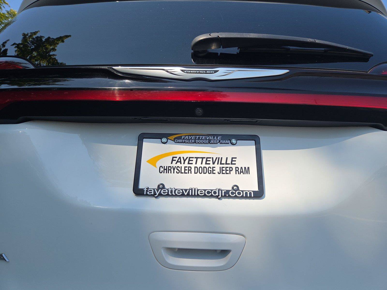 Used 2023 Chrysler Pacifica Touring-L FWD image 33