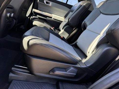 Certified 2022 Ford Explorer XLT w/ Equipment Group 202A image 10