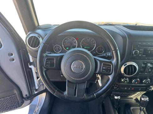 Used 2018 Jeep Wrangler Unlimited Sahara image 11
