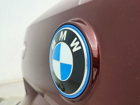 Used 2023 BMW iX xDrive50 w/ Premium Package image 17