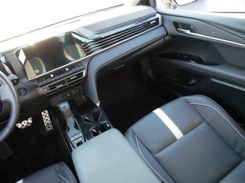 Certified 2025 Toyota Camry SE w/ Convenience Package image 11