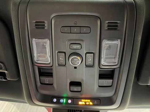 Used 2023 GMC Yukon XL SLT w/ SLT Premium Package AWD/4WD image 46